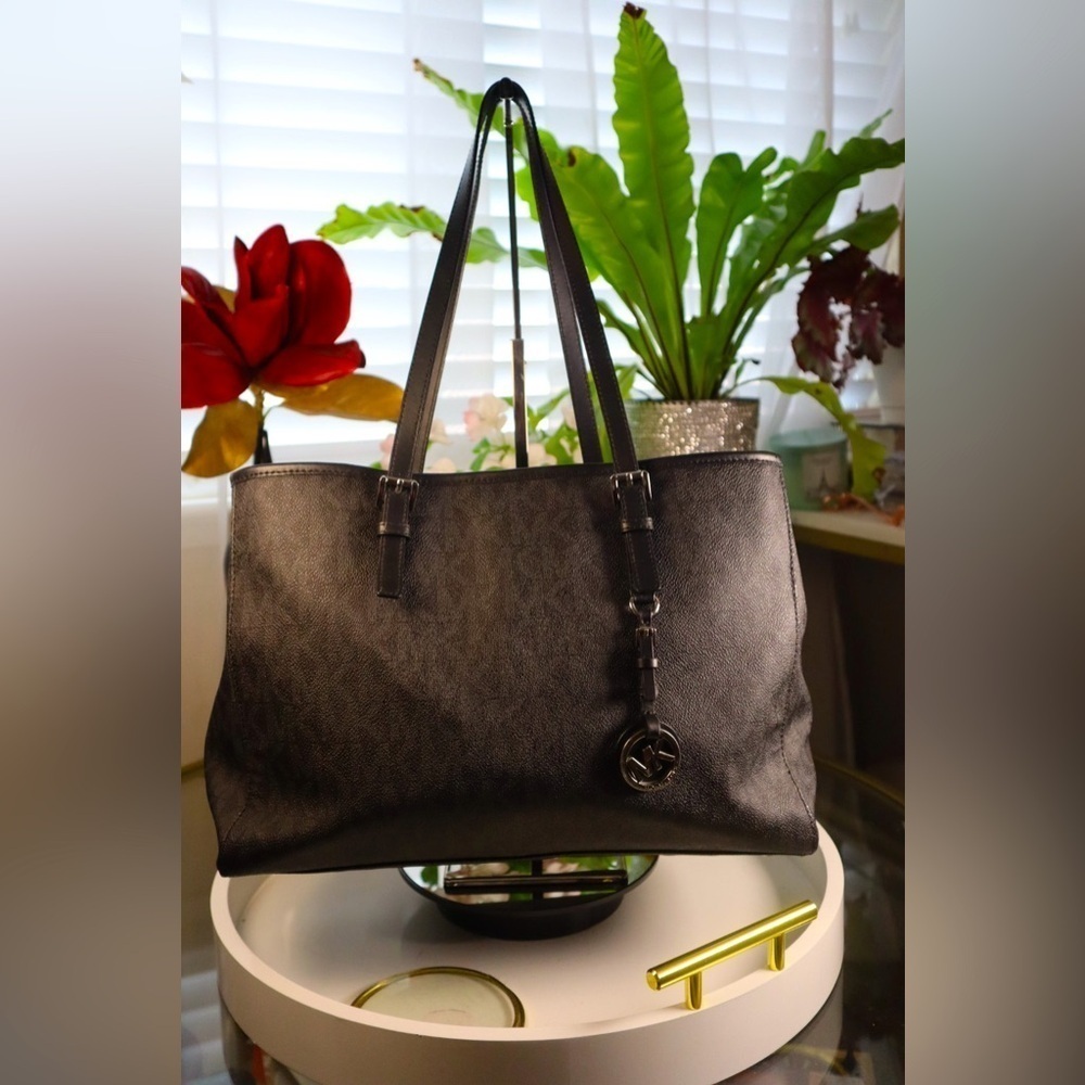 MICHAEL Michael Kors Large Jet Set EW Travel Tote in Black